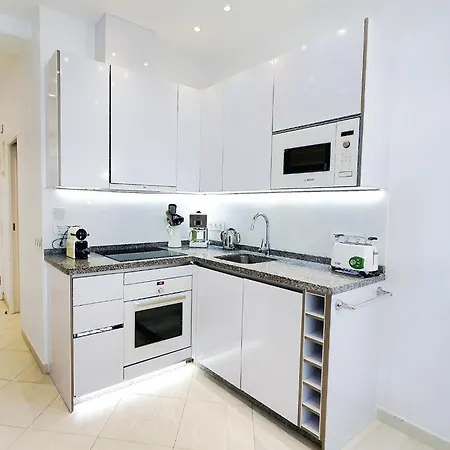 Апартаменты Skol 322 - Completely Renovated Front