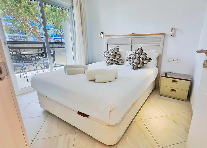 Skol 322 - Completely Renovated Front شقة
